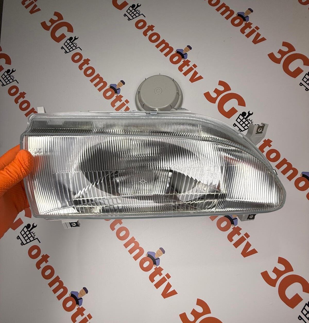 Renault R19 Far Sağ